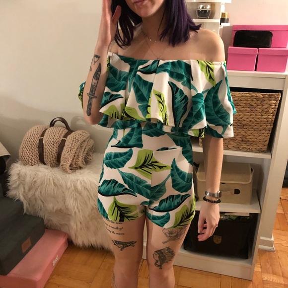 Off the shoulder Romper - Picture 2 of 3